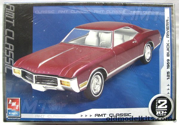 AMT 1/25 1969 Buick Riviera, 38166 plastic model kit